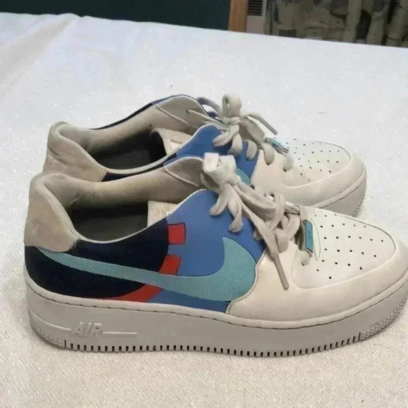 Nike Air Force low top platform sneakers.  Size 8.5 - Picture 1 of 9